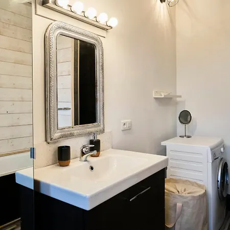 3 Bedroom House With Courtyard Close To Lille 4*