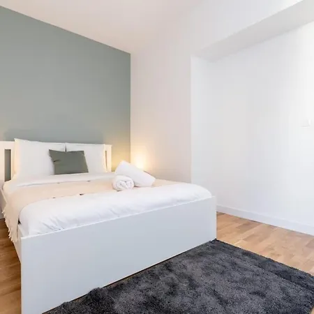 3 Bedroom House With Courtyard Close To Lille Guest house *
