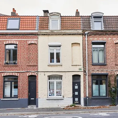 3 Bedroom House With Courtyard Close To Lille *