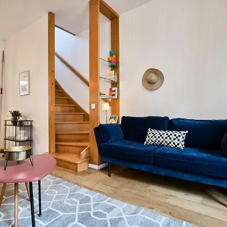 Guest house 3 Bedroom House With Courtyard Close To Lille *