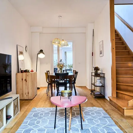 Guest house 3 Bedroom House With Courtyard Close To Lille 4*