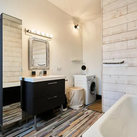 3 Bedroom House With Courtyard Close To Lille Guest house *
